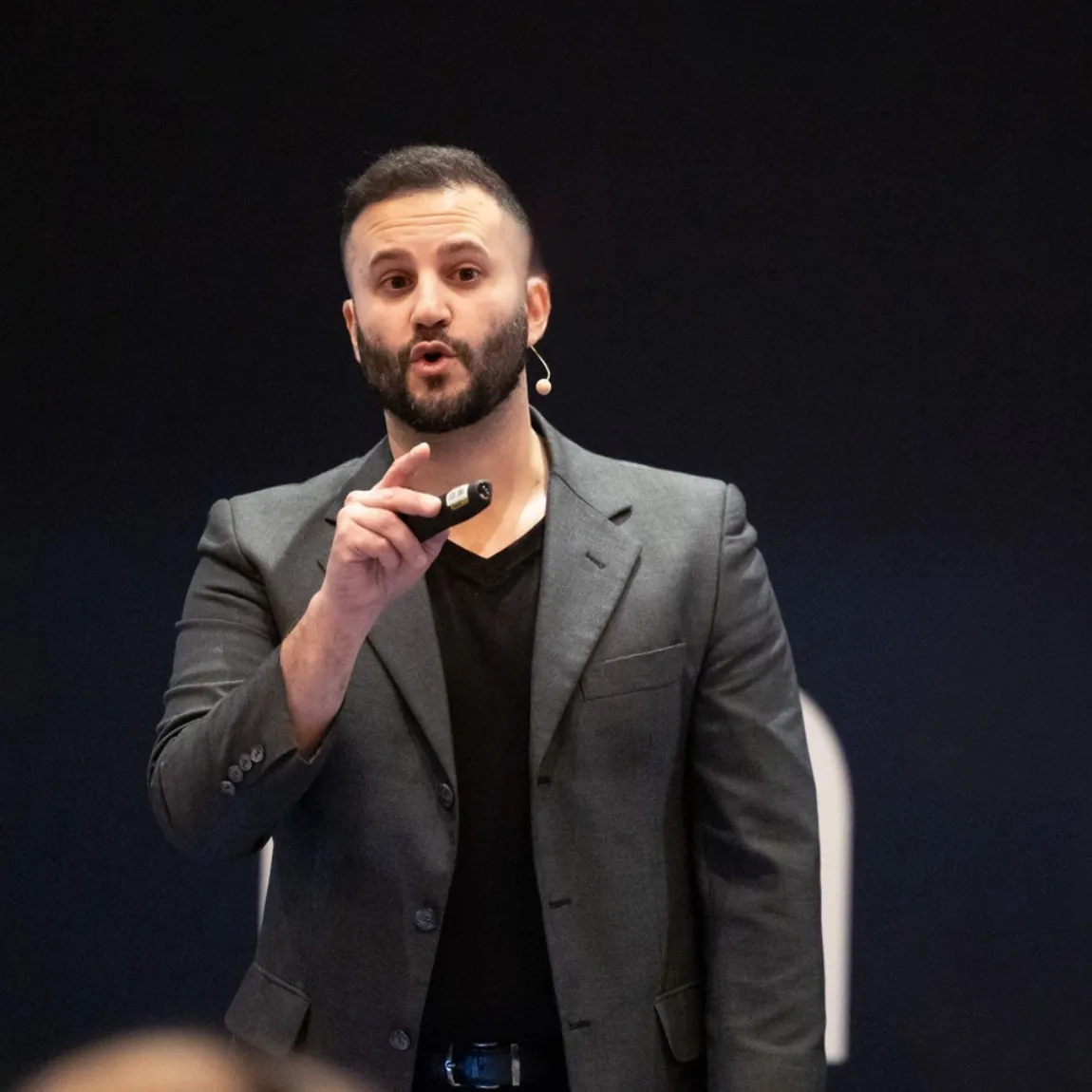 Eddy Bahnam leading a sales workshop or speaking event, photo 7