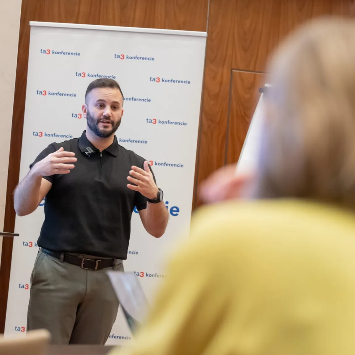 Eddy Bahnam leading a sales workshop or speaking event, photo 3